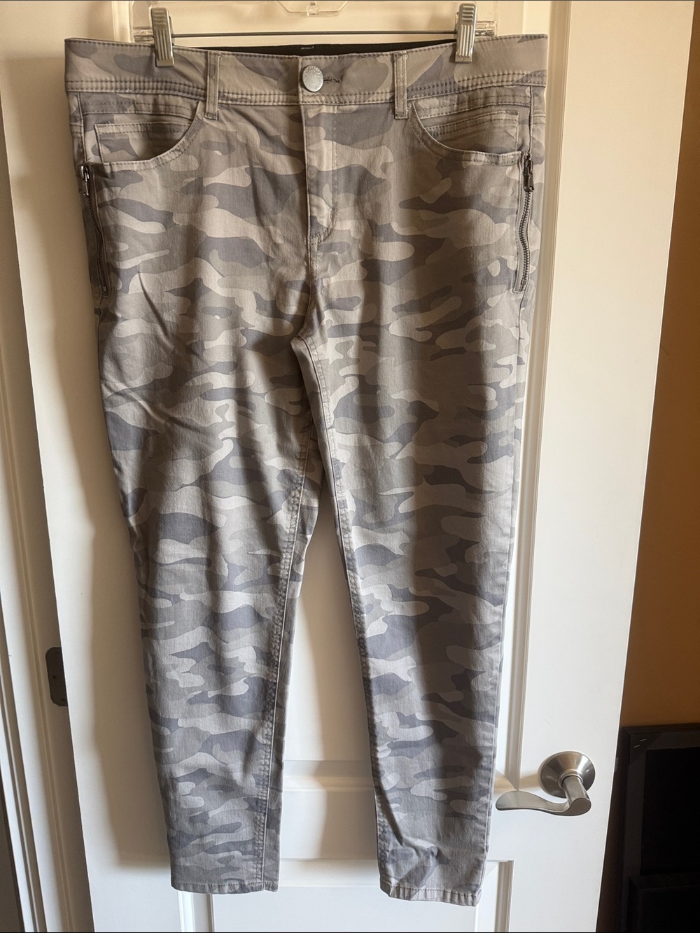Democracy “Ab”solution Women's Camo Skinny Jeans